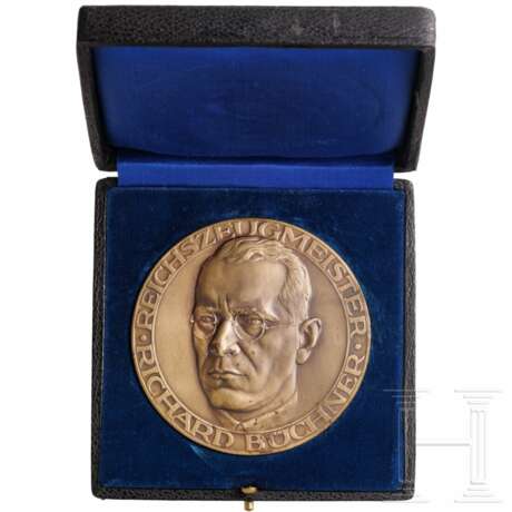 A cased commemorative medal "Reichszeugmeister Richard Büchner" - photo 1