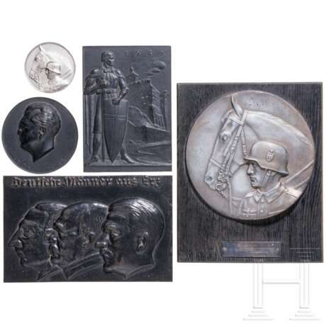 A small group of plaques - Foto 1 A small group of plaques - Foto 1