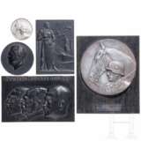 A small group of plaques - Foto 1