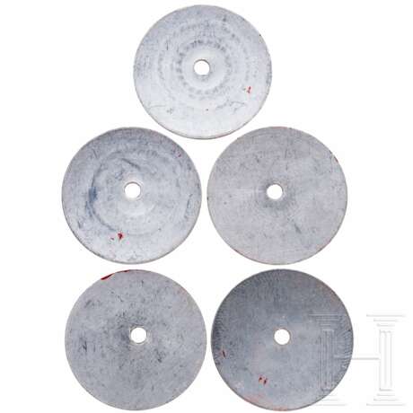 A collection of vehicle registration license plates - photo 2 A collection of vehicle registration license plates - photo 2