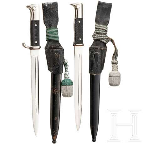 Two dress bayonets KS98 with frog and portepee, Anton Wingen - photo 1 Two dress bayonets KS98 with frog and portepee, Anton Wingen - photo 1