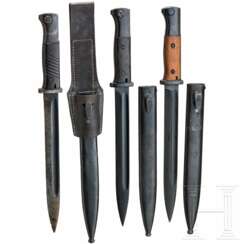 A collection of combat bayonets 84/89