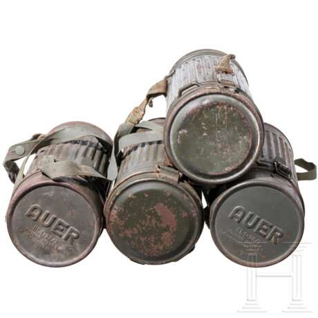 Four Wehrmacht and Reichsluftschutzbund gas masks - photo 2 Four Wehrmacht and Reichsluftschutzbund gas masks - photo 2