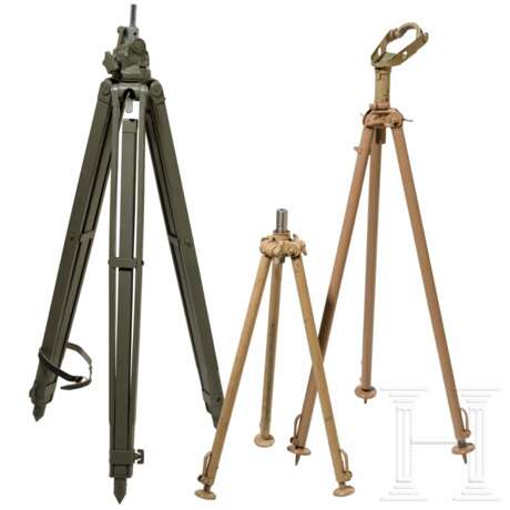 Three tripods - фото 1