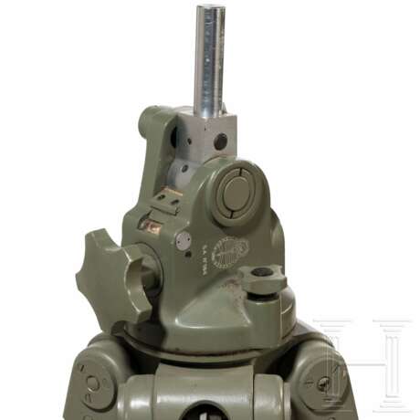 Three tripods - фото 2