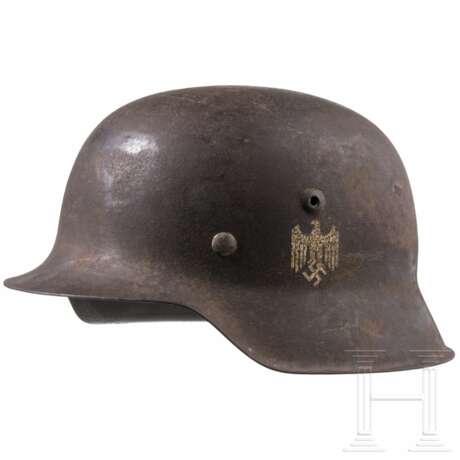 An army steel helmet M 42 with single decal - фото 1