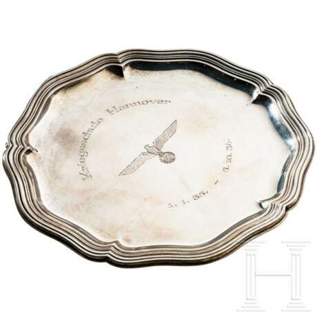 A silver plate "Kriegsschule Hannover - 1.1.35 - 5.10.36" - photo 2 A silver plate "Kriegsschule Hannover - 1.1.35 - 5.10.36" - photo 2
