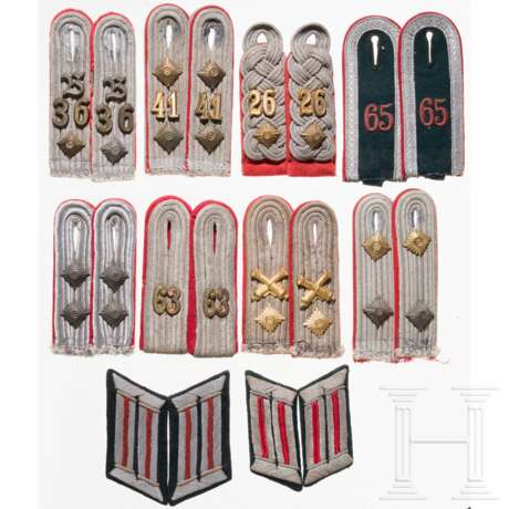 A small group of artillery insignia - Foto 1