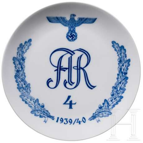 A Meissen regimental plate "Artillery Regiment 4" - photo 1 A Meissen regimental plate "Artillery Regiment 4" - photo 1