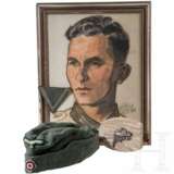 The estate of a Private - a side cap, a rank chevron, a drawing, and a table decoration - photo 1