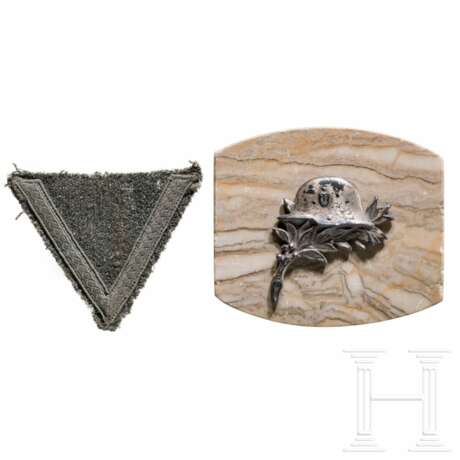 The estate of a Private - a side cap, a rank chevron, a drawing, and a table decoration - photo 2