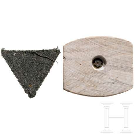 The estate of a Private - a side cap, a rank chevron, a drawing, and a table decoration - photo 3