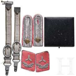 Insignia for a Flieger-Oberingenieur, dagger hangers and a case of issue