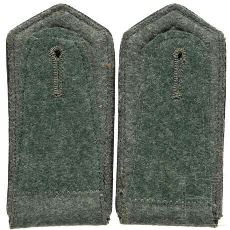 A pair of shoulder boards for a chief petty officer of the "Pioniere der Küstenartillerie" for field gray navy clothing - photo 2 A pair of shoulder boards for a chief petty officer of the "Pioniere der Küstenartillerie" for field gray navy clothing - photo 2