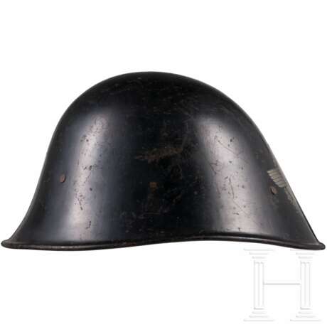 A Dutch M 34 steel helmet used by the police - фото 2
