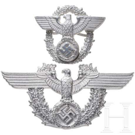 Two Police eagles for the ammunition pouch and the visor cap, mint - photo 1 Two Police eagles for the ammunition pouch and the visor cap, mint - photo 1