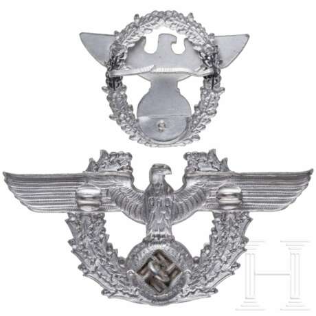 Two Police eagles for the ammunition pouch and the visor cap, mint - photo 2 Two Police eagles for the ammunition pouch and the visor cap, mint - photo 2