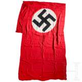 A large building flag, dimensions 315 x 115 cm - photo 1