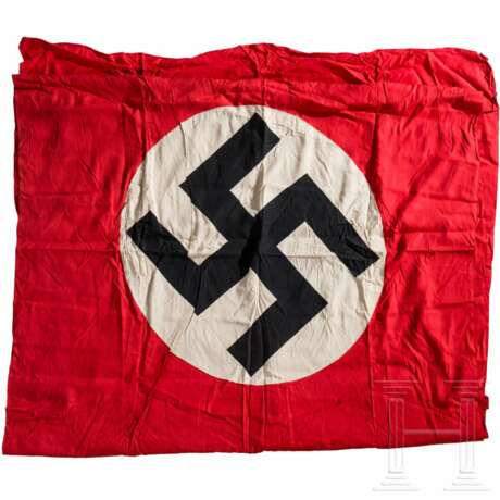 A large building flag, dimensions 315 x 115 cm - photo 2