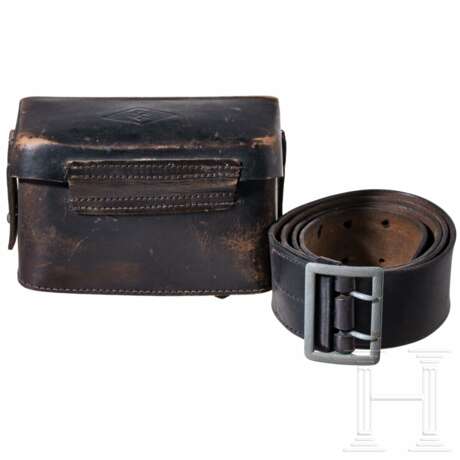 A First-Aider's belt pouch of "Reichsjugendführung" - photo 1 A First-Aider's belt pouch of "Reichsjugendführung" - photo 1