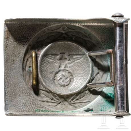 A Luftschutzwarndienst and a DLV belt buckle with belt - photo 3 A Luftschutzwarndienst and a DLV belt buckle with belt - photo 3