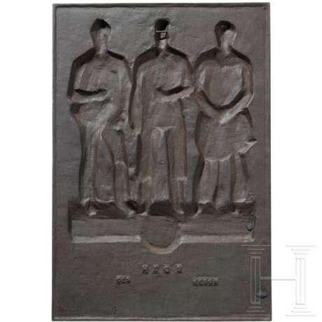 A Deutsche Arbeitsfront wall sign "Ehrt die Arbeit ..." - photo 2 A Deutsche Arbeitsfront wall sign "Ehrt die Arbeit ..." - photo 2