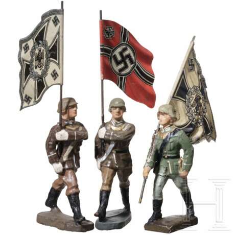 Ten Elastolin and Lineol soldiers with standard bearers, marching and in goose-step - photo 3