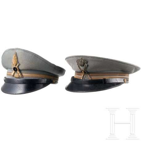 Two visor hats for members of the Italian Army - Foto 1