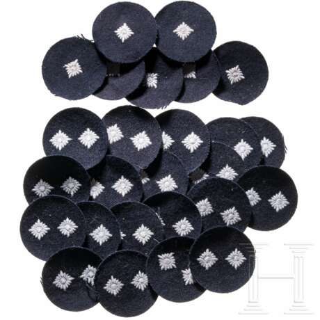 An officer's cap badge of Gruppo Corazzato S. Giusto, two party badges and a leaflet of Decima MAS - photo 1 An officer's cap badge of Gruppo Corazzato S. Giusto, two party badges and a leaflet of Decima MAS - photo 1