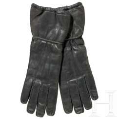 A pair of winter gloves for paratroopers