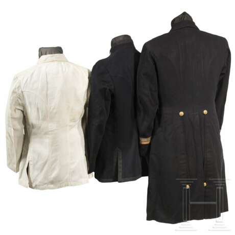 Uniform and equipment ensemble of a Japanese naval doctor in World War II - photo 3 Uniform and equipment ensemble of a Japanese naval doctor in World War II - photo 3