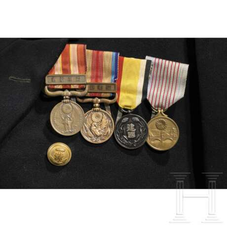 Uniform and equipment ensemble of a Japanese naval doctor in World War II - photo 4 Uniform and equipment ensemble of a Japanese naval doctor in World War II - photo 4