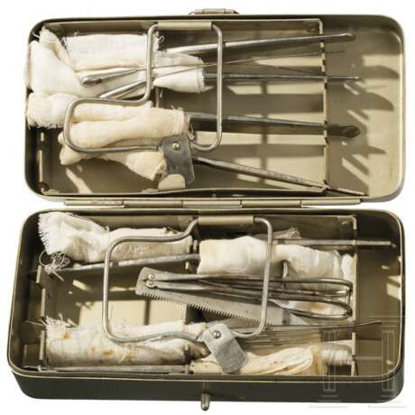 Uniform and equipment ensemble of a Japanese naval doctor in World War II - photo 5 Uniform and equipment ensemble of a Japanese naval doctor in World War II - photo 5