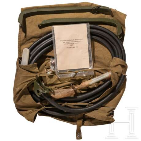 A repair kit, work trousers and instructions, 20th century - Foto 3 A repair kit, work trousers and instructions, 20th century - Foto 3