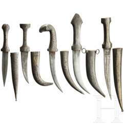 Fünf eiserne Khanjars, indo-persisch, 19./20. Jhdt.
