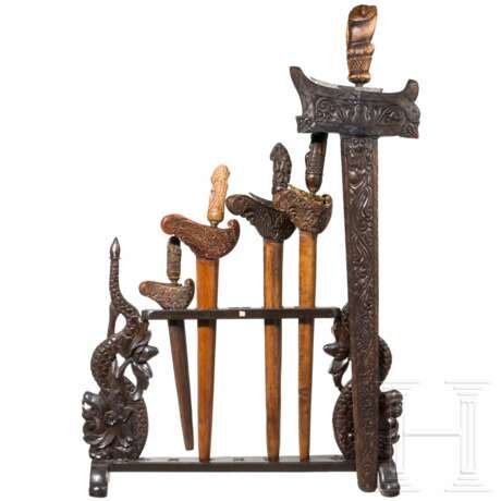 Fünf Krise sowie ein Ständer, Indonesien, 20. Jhdt. - фото 2