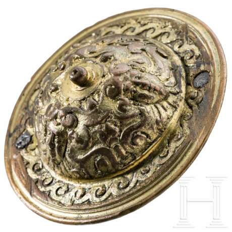 Zierbuckel einer Renaissance-Trense, deutsch oder französisch, um 1600 - фото 1 Zierbuckel einer Renaissance-Trense, deutsch oder französisch, um 1600 - фото 1