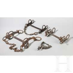 Drei Kandaren und ein Radsporn, deutsch/niederländisch, 17./18. Jhdt.