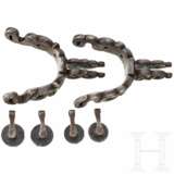 Ein Paar eisengeschnittene Sporen in Schlangenform, Mexiko, um 1900 - фото 2