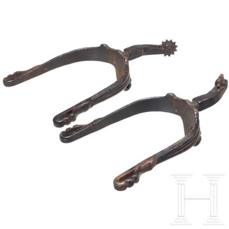 Paar eiserne Cowboy-Sporen von der Marke Roldan, Mexiko, 1. H. 20. Jhdt. - фото 1 Paar eiserne Cowboy-Sporen von der Marke Roldan, Mexiko, 1. H. 20. Jhdt. - фото 1