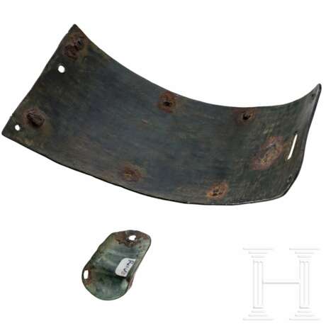 Zwei Harnischfragmente aus Bronze, deutsch, 14. Jhdt. - фото 2 Zwei Harnischfragmente aus Bronze, deutsch, 14. Jhdt. - фото 2