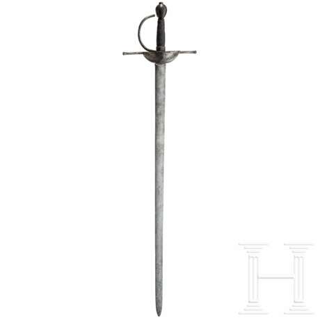 Schwerer Glockendegen, Spanien, um 1720 - фото 1 Schwerer Glockendegen, Spanien, um 1720 - фото 1