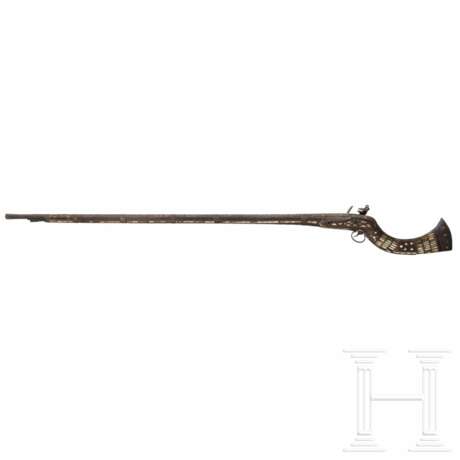 Langes Steinschloss-Djezail mit Perlmutteinlagen, Afghanistan, 19. Jhdt. - Foto 2 Langes Steinschloss-Djezail mit Perlmutteinlagen, Afghanistan, 19. Jhdt. - Foto 2