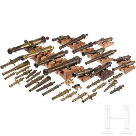 Konvolut aus 37 Modellkanonen, 19. Jhdt. - Foto 1 Konvolut aus 37 Modellkanonen, 19. Jhdt. - Foto 1