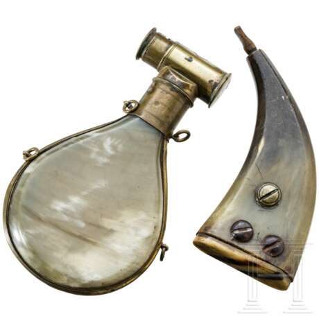 Zwei Horn-Pulverflaschen, deutsch, 18./19. Jh. - photo 2 Zwei Horn-Pulverflaschen, deutsch, 18./19. Jh. - photo 2