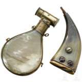 Zwei Horn-Pulverflaschen, deutsch, 18./19. Jh. - photo 2