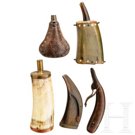 Fünf Pulverflaschen, deutsch, 18./19. Jhdt. - photo 1 Fünf Pulverflaschen, deutsch, 18./19. Jhdt. - photo 1