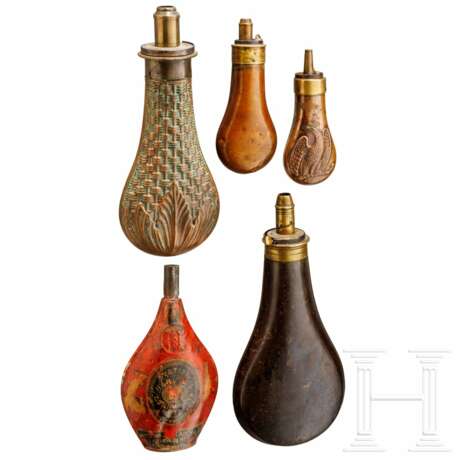 Fünf Pulverflaschen, England, deutsch und amerikanisch, 19. Jhdt. - photo 2 Fünf Pulverflaschen, England, deutsch und amerikanisch, 19. Jhdt. - photo 2