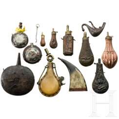 Konvolut aus zwölf Pulverflaschen, 19./20. Jh.