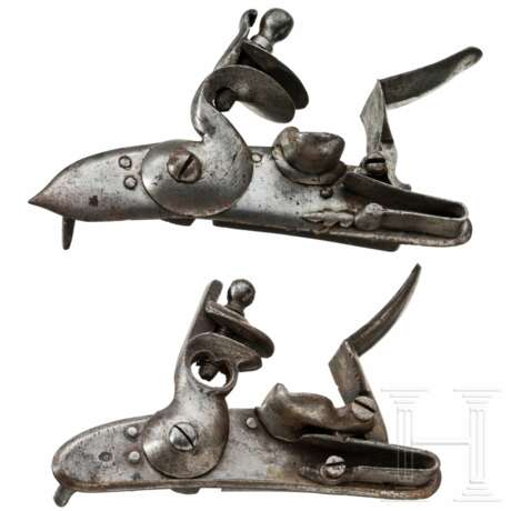 Zwei militärische Steinschlösser, deutsch, 18./19. Jh. - photo 1